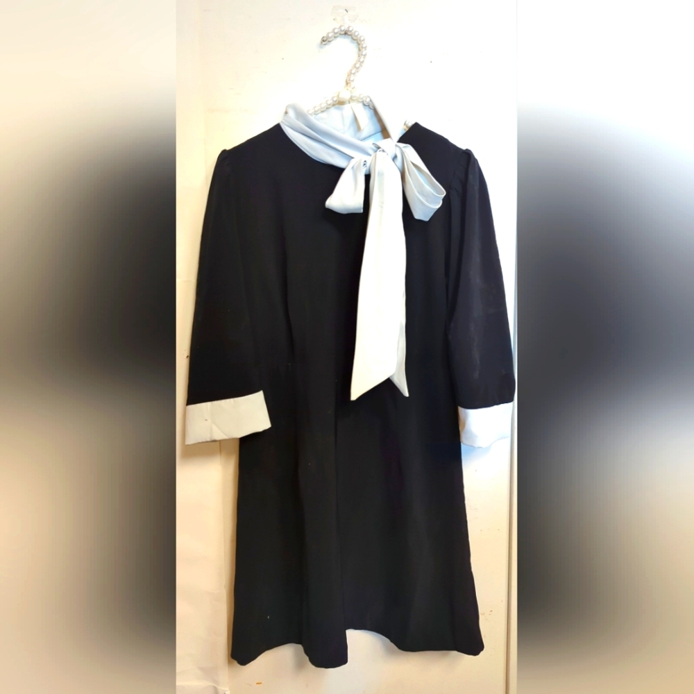 White collar bow black two tone dress